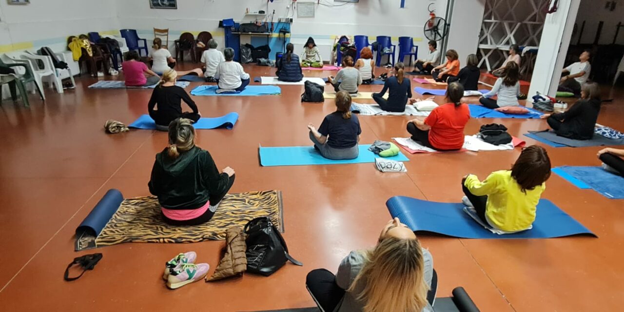 UN CORSO DI YOGA OLISTICO A GROTTAMMARE